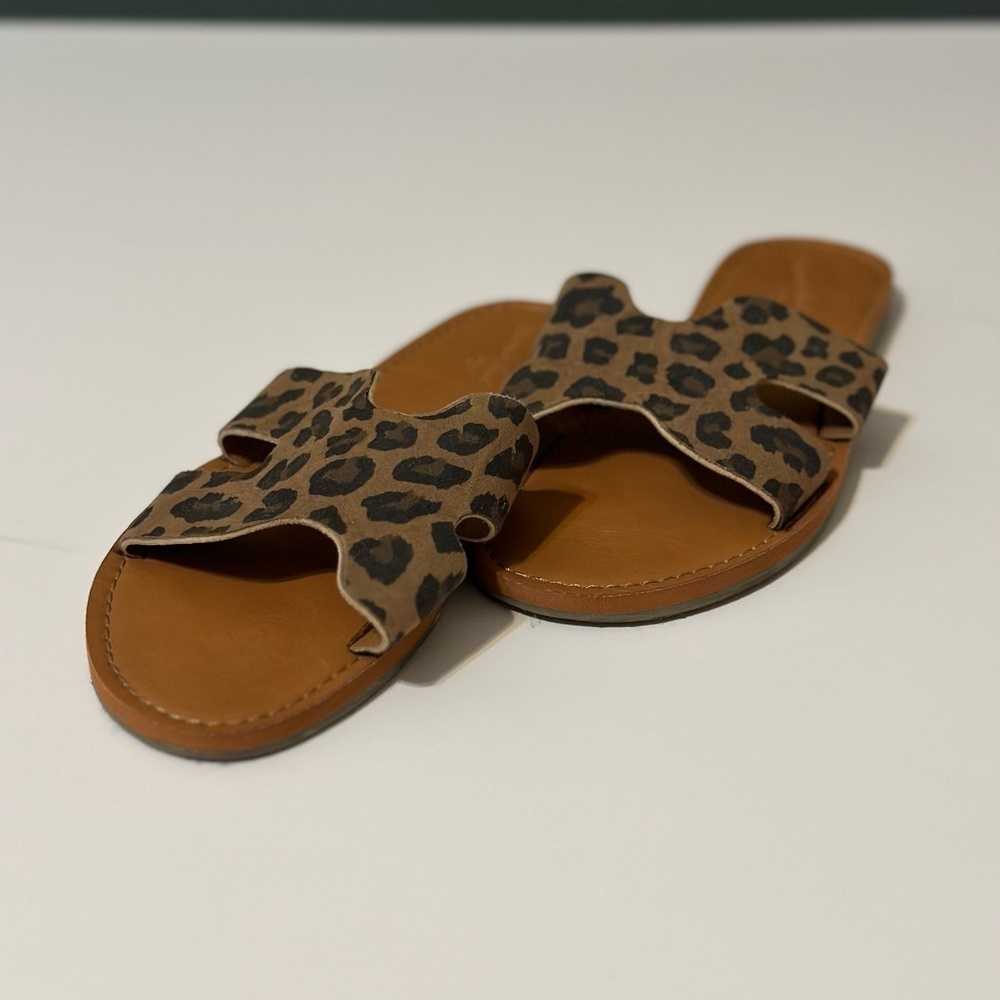 Universal Thread Leopard Print Slide Sandals Size: 5.5 - Picture 2 of 5
